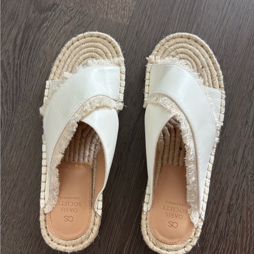 Oasis Society Women's White Espadrille Slides